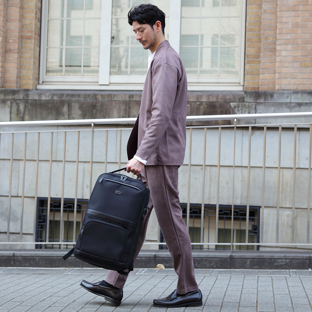 Evoon マルチビジネスリュックX・容量27L~拡張時35L【送料無料・3営業日以内に発送】