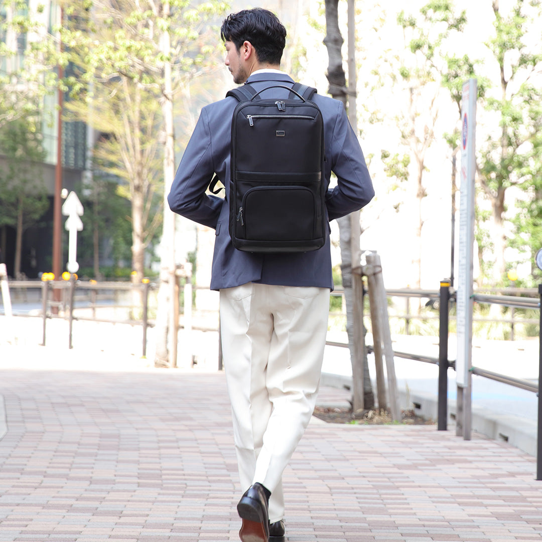 Evoon マルチビジネスリュックX・容量27L~拡張時35L【送料無料・3営業日以内に発送】