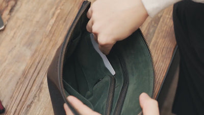 rt17_wallet.mp4__PID:940a962a-6a6f-4fcc-b0f0-72fba80d5fca
