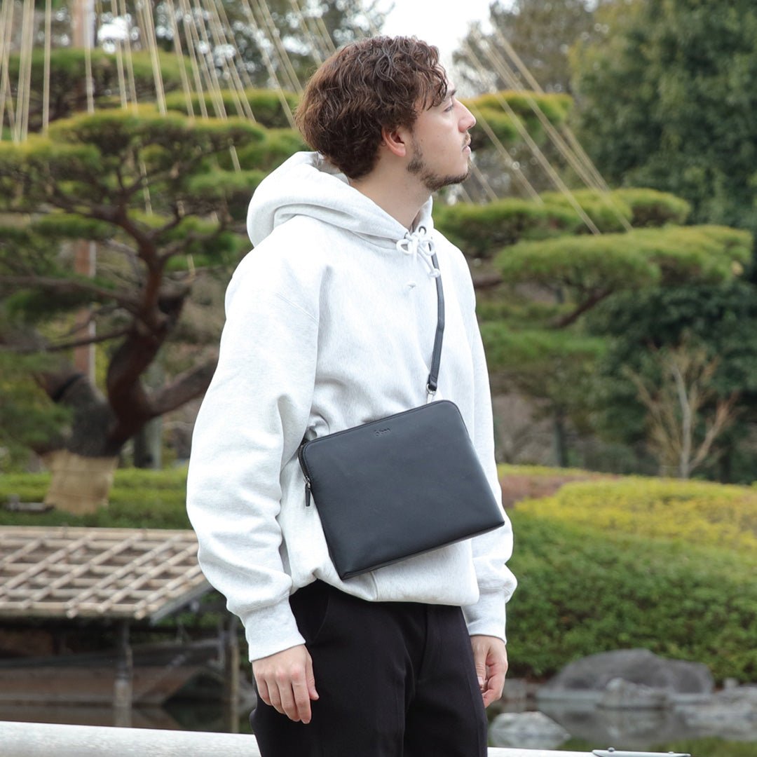 Evoon みがるサコッシュレザー・ブラック/ダークブラウン【送料無料・3営業日以内に発送】 - Evoon