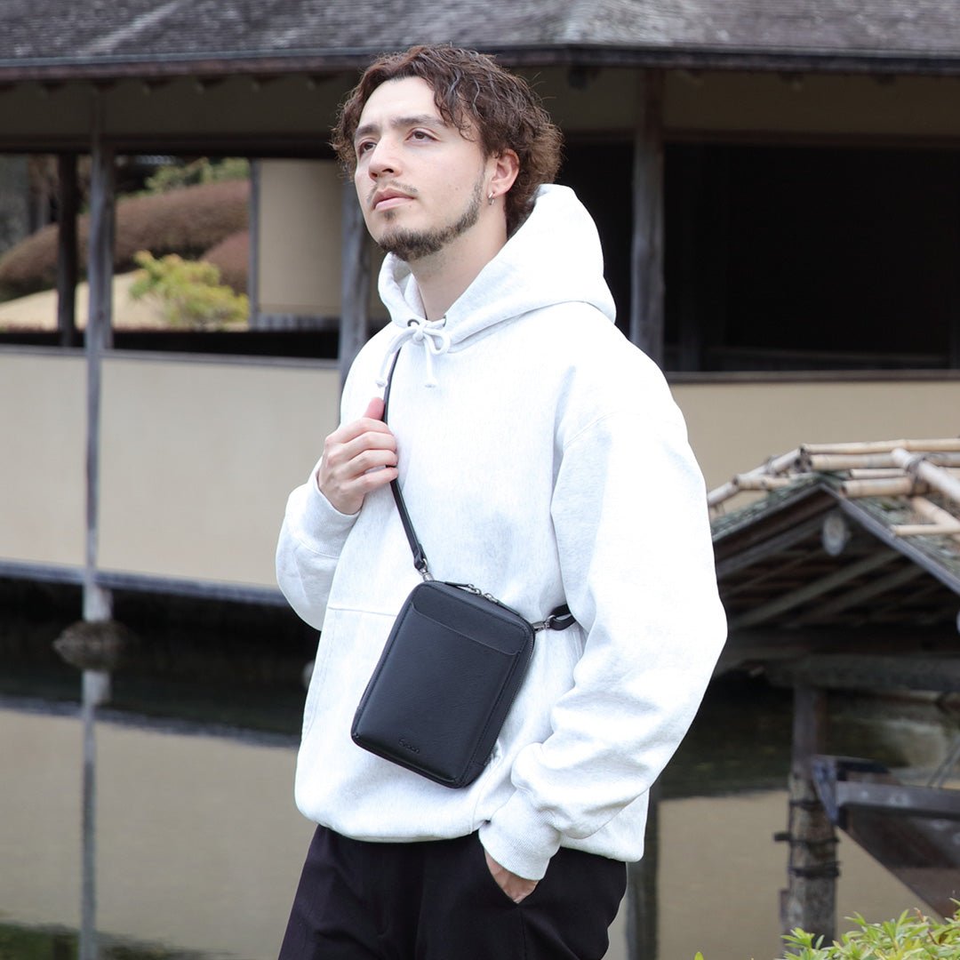 Evoon みがるスマホポーチレザー・ブラック/ダークブラウン【送料無料・3営業日以内に発送】 - Evoon