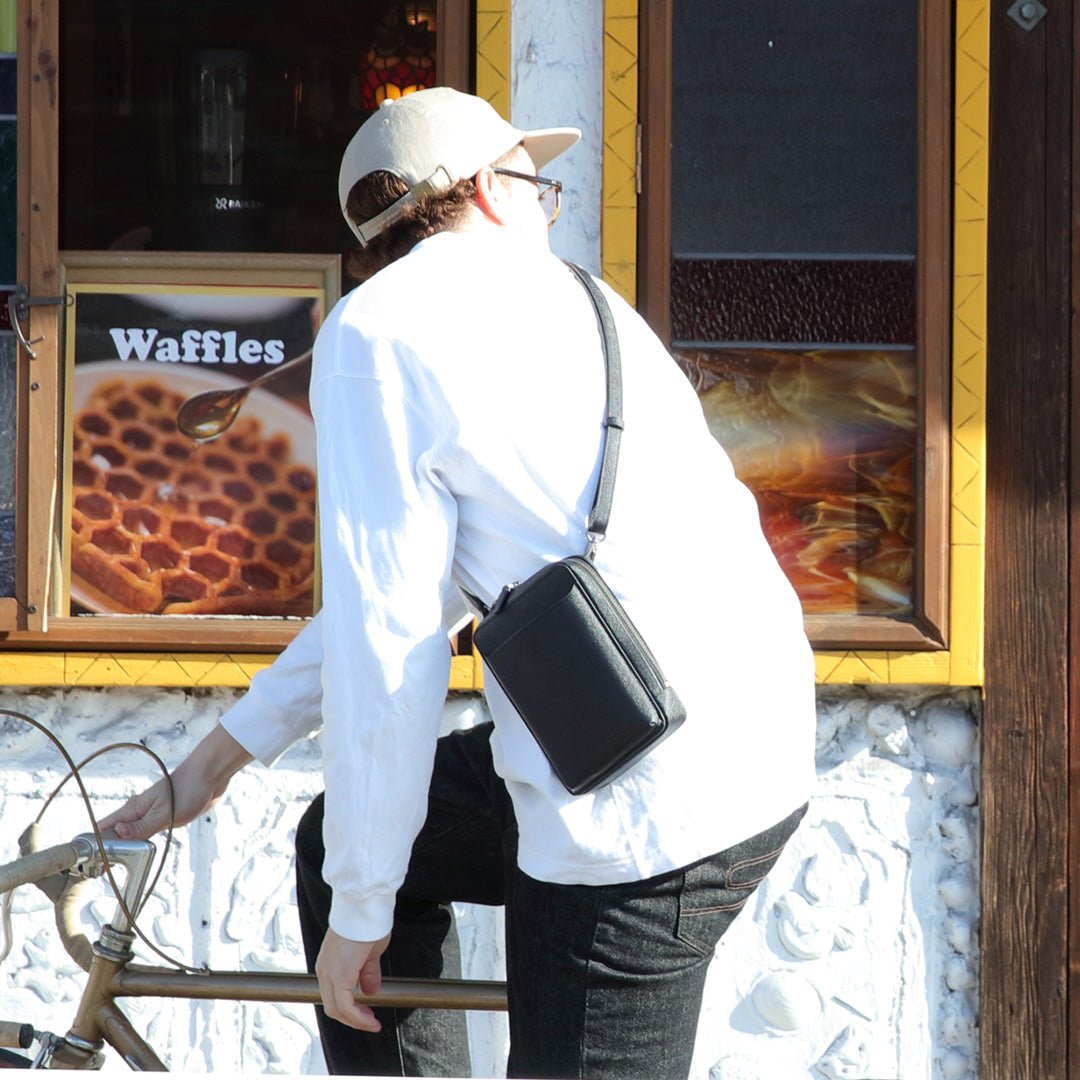 Evoon みがるスマホポーチレザー・ブラック/ダークブラウン【送料無料・3営業日以内に発送】 - Evoon