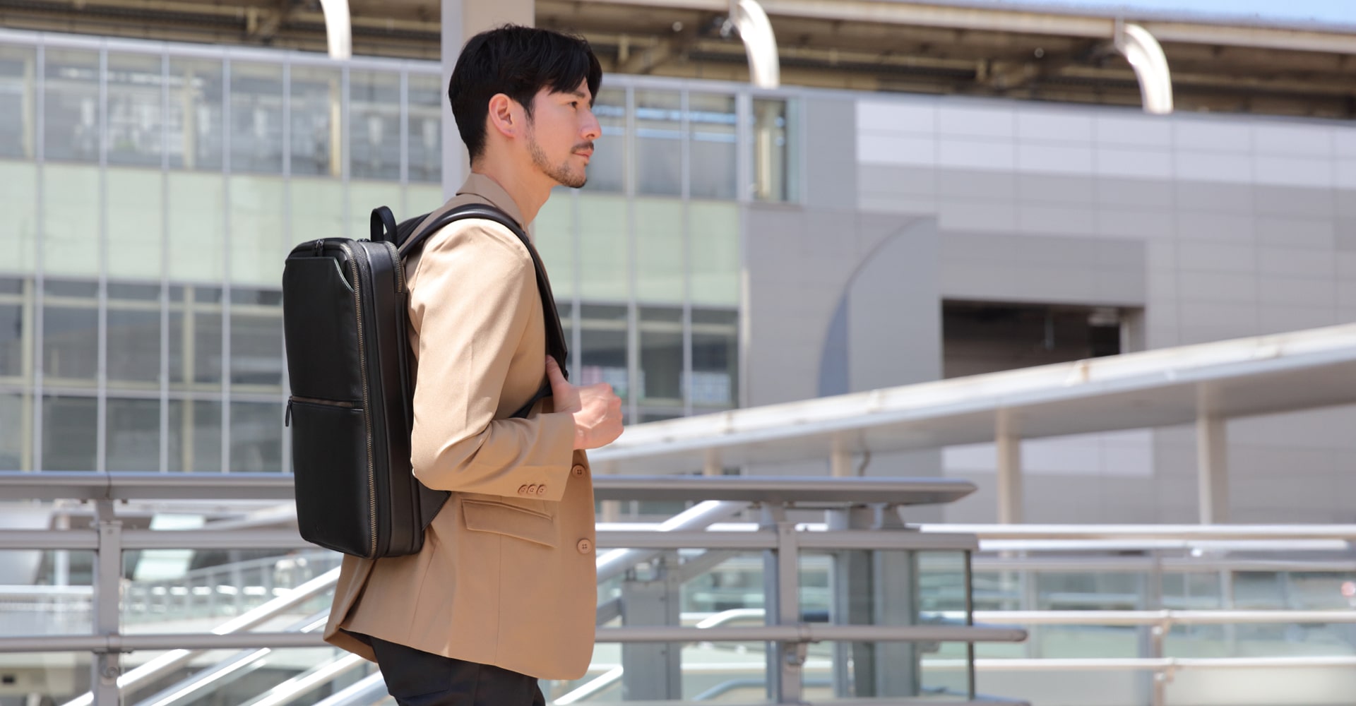【未使用タグ付き】Evoon マルチビジネスリュックSlim ブラック429 Evoon 公式 マルチビジネスリュックSlim 薄型 軽量 950g 拡張