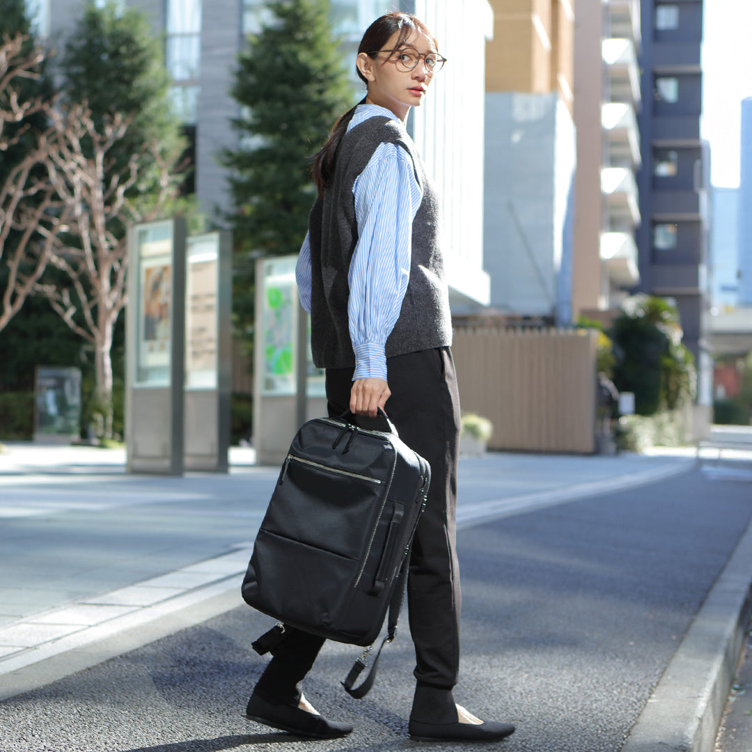 Evoon マルチビジネスリュックEmma2.0・容量19L～拡張時25L【送料無料・3営業日以内に発送】
